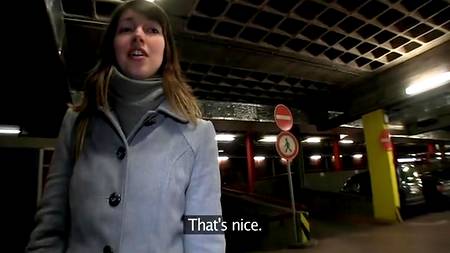 Телка кончила за деньги