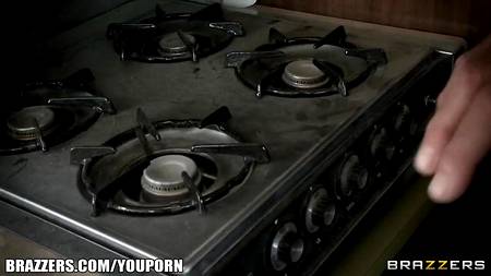 Трах молодых в доме на колесах