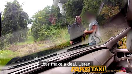 Таксист завез девку в кусты и оттрахал на капоте собственного авто