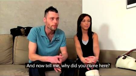 Две карасотки-брюнеточки и живчик-самец