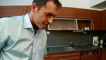 Страстный супружеский трах на кухне