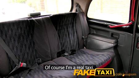Грудастая, рыжая телка отдалась таксисту