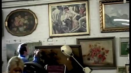 Мужик отодрал брюнетку и блондинку