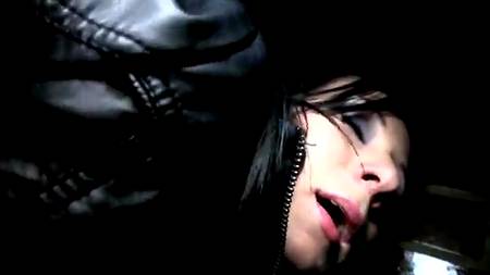 Страстная брюнетка подверглась профессиональному пикапу