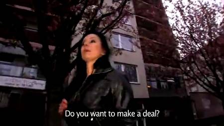 Страстная брюнетка подверглась профессиональному пикапу