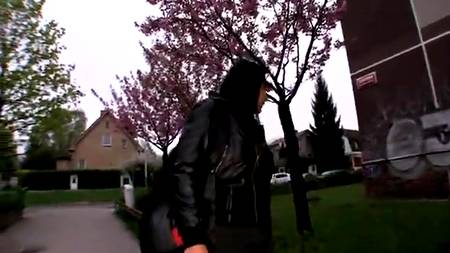 Страстная брюнетка подверглась профессиональному пикапу