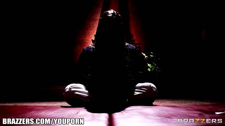 Восхитительная Мия пришла к опытному массажисту