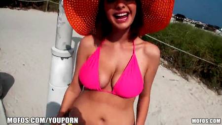 Снял рыжую, грудастую развратницу