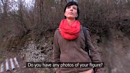 Снял телку и трахнул в заброшеном сарае