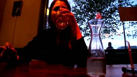 Рыжая отдается в сортире