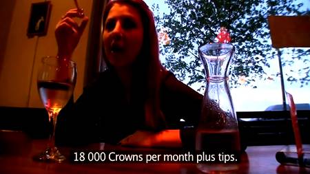 Рыжая отдается в сортире