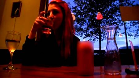 Рыжая отдается в сортире