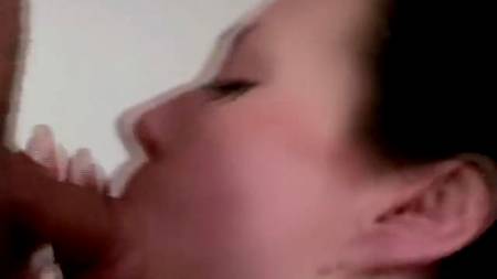 Высосала всю сперму и счастлива