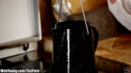 Две лесбиянки в загородном доме