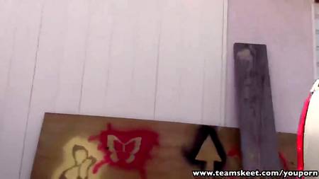 Молодые снимают домашнее порно в разных публичных местах