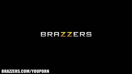 Массажик с пропихом для сисястой малышки