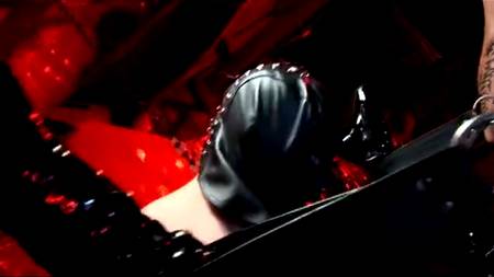 Рабы делают все для сладких дырок своей госпожи