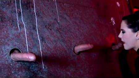 Рабы делают все для сладких дырок своей госпожи