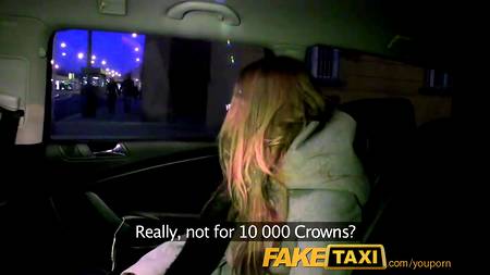 Студенточка забавляется с таксистом