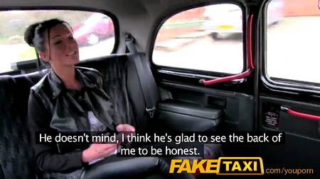 Таксист с большим стволом и телочка с жаркой щелкой