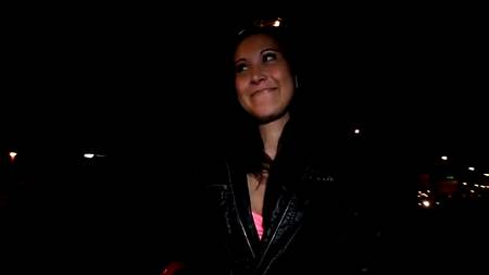 Ночью в городе сладко трахнул молодую девку