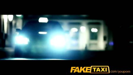 Шлюха-аферистка платит за проезд