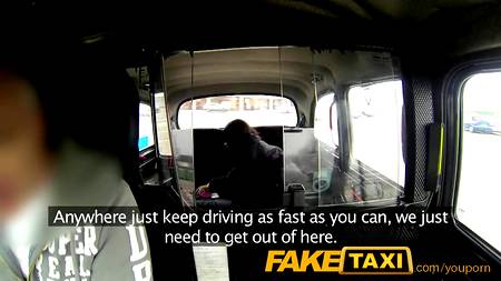 Шлюха-аферистка платит за проезд