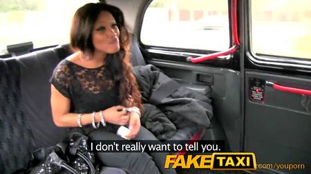 Шлюха-аферистка платит за проезд