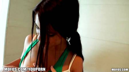 У красавицы попка достойна самого сочного секса