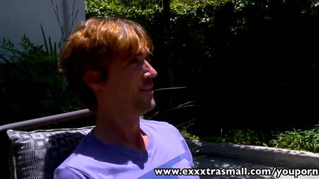 Трахнул роскошную брюнетку в больших очках