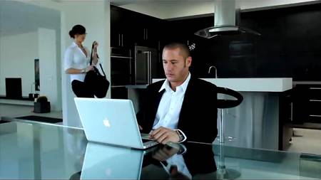 Бизнес-леди развлекается с мужем