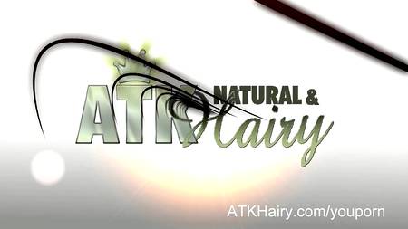 Нашла у сестры фаллоимитатор и удовлетворила себя