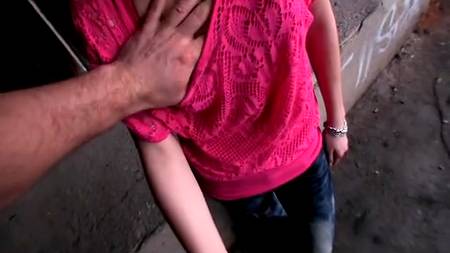 Дикий секс в грязной подворотне