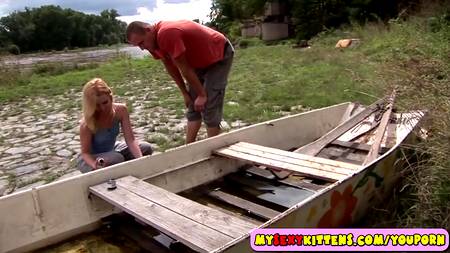 Кусты, чужой муж и горячий секс