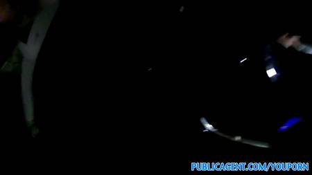 Рыжая телка трахается на парковке