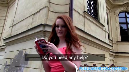 Рыжая телка трахается на парковке