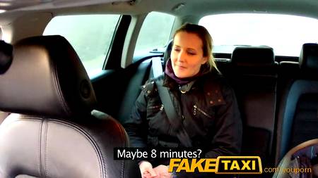 Анал довел пассажирку до экстаза