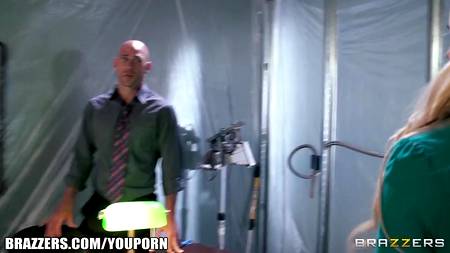 Начальница на работе совратила лысого мужика