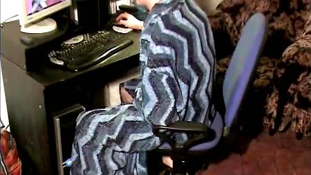 Жена дрочит мужу