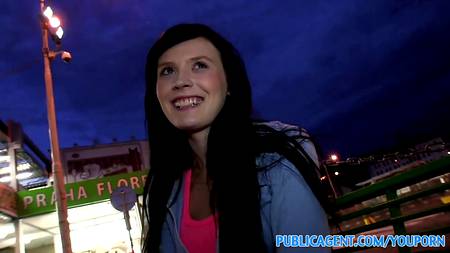 Горячо перепихнулись в тачке