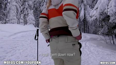 Член пикапера смачно таранит ротик и пилотку студентки