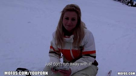 Член пикапера смачно таранит ротик и пилотку студентки