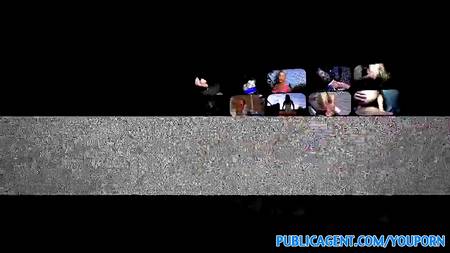 Спрятались за машину и потрахались публично