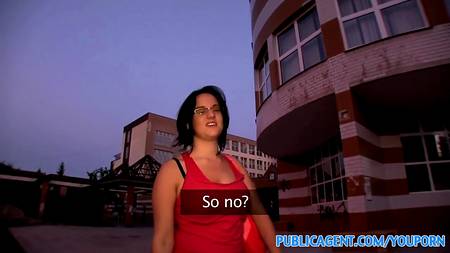 Брюнетка с большой задницей приятно заработала денежек