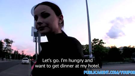 Порно актриса на отдыхе с незнакомцем