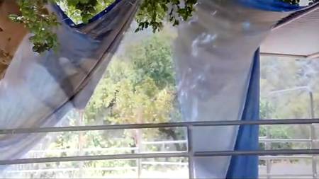 Боец на шикарной тачке снял грудастую красотку