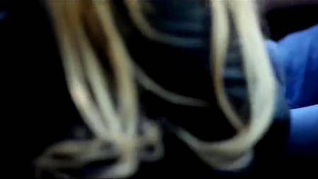 Боец на шикарной тачке снял грудастую красотку