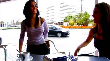 Рыжий мужчина любит заниматься пикапом во время отдыха