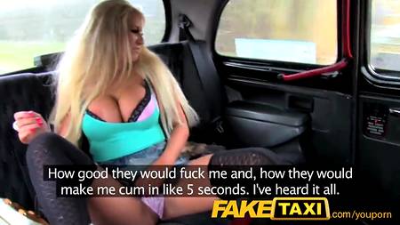 Развратная шлюха расплатилась за такси сексом