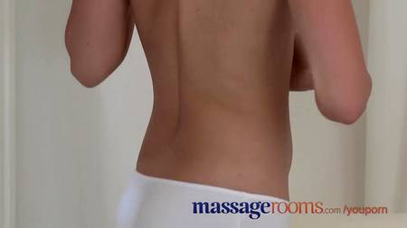 Пришла на массаж и славно потрахалась